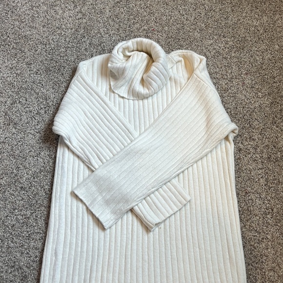 Abercrombie creamy off-white colored sweater dress - Picture 3 of 4